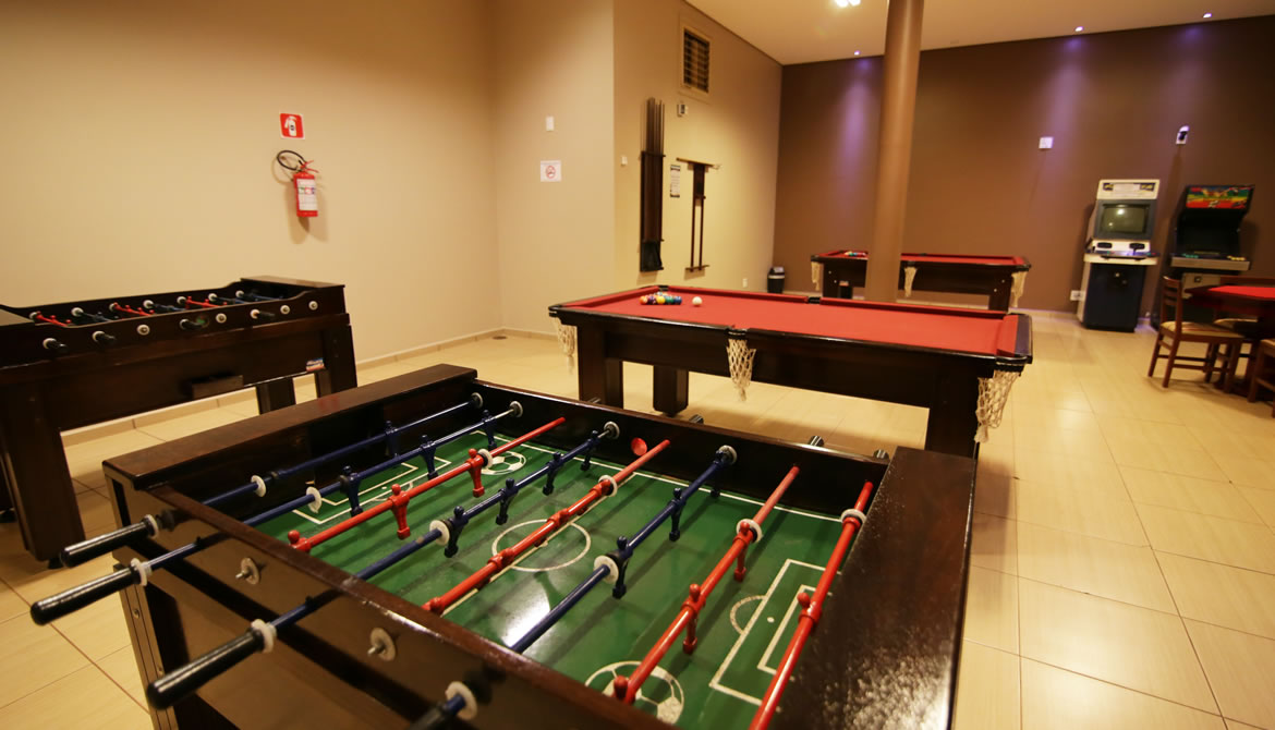 Área de jogos com sinuca, pebolim e mesa de ping pong. - Picture of Hotel  Vieiras, Balneario Camboriu - Tripadvisor